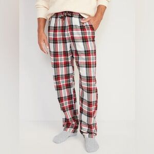 Old Navy mens Plaid Bottoms in Red and white Christmas pajamas or pants